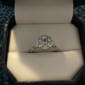 Vintage 1.0 ct Trubrite 14K DIAMOND and white gold flower ring